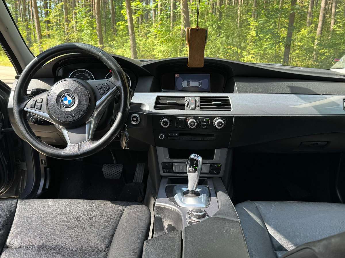 BMW 525 2009 — photo 11