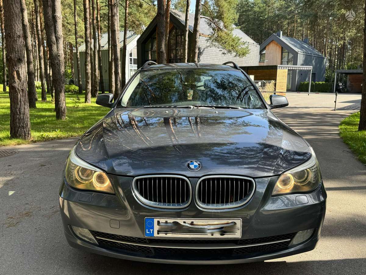 BMW 525 2009 — rear view