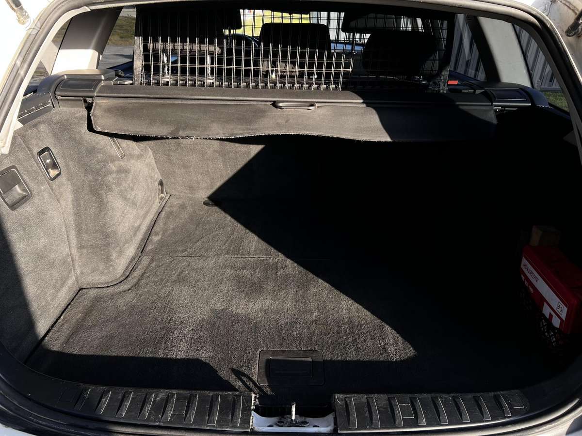 BMW 320 2009 — photo 12