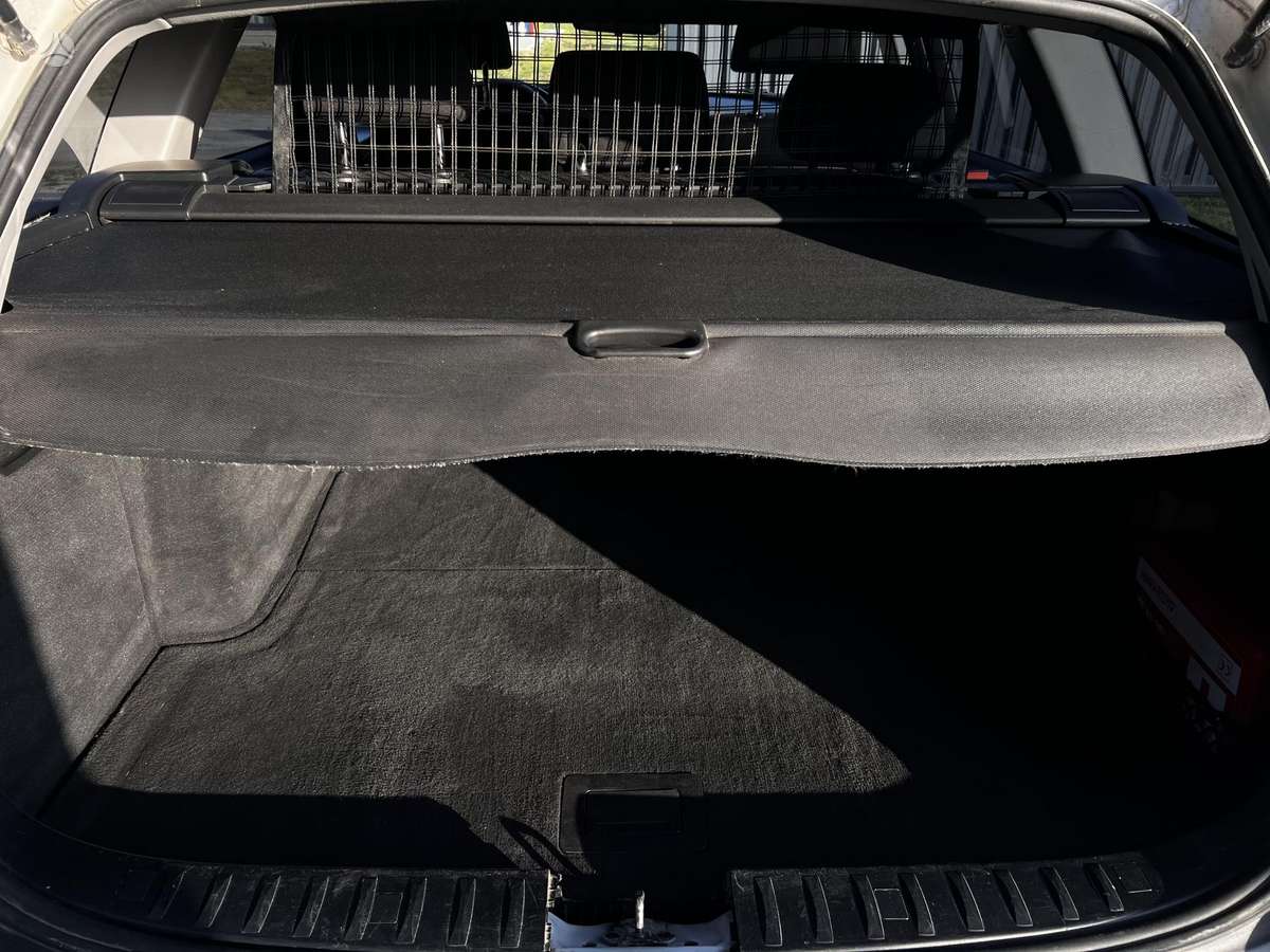 BMW 320 2009 — photo 13
