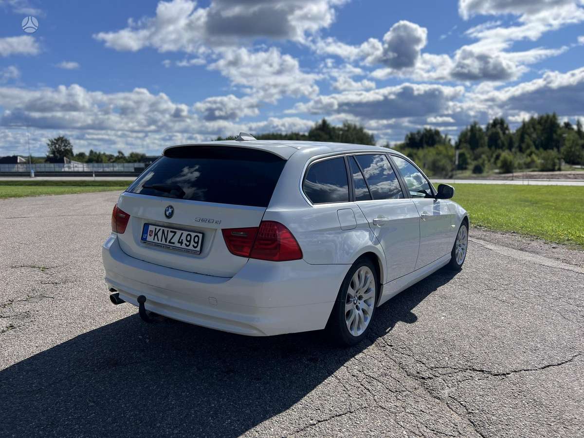 BMW 320 2009 — engine 1995 cm³, 177 HP (130kW)