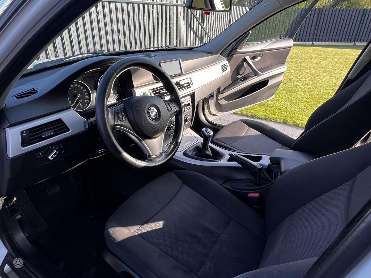 BMW 320 2009 — photo 7