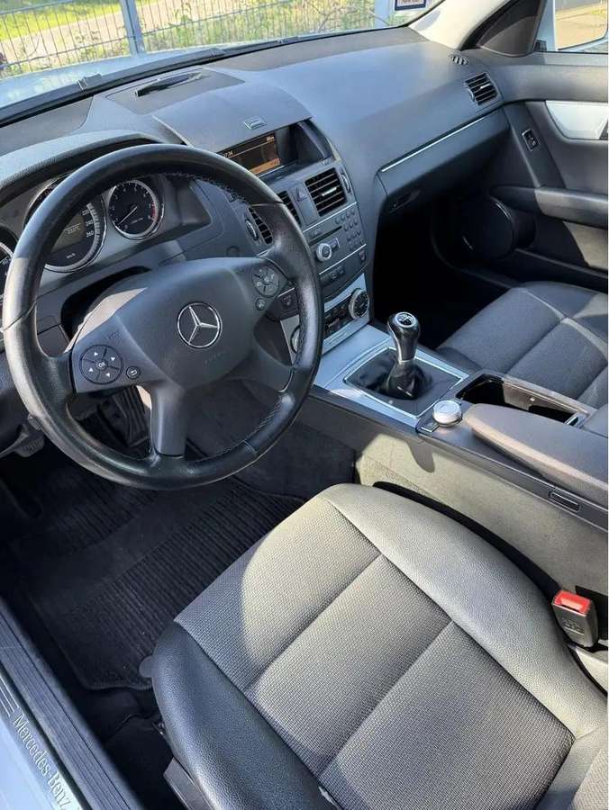 Mercedes-Benz C180 2010 — фото 12