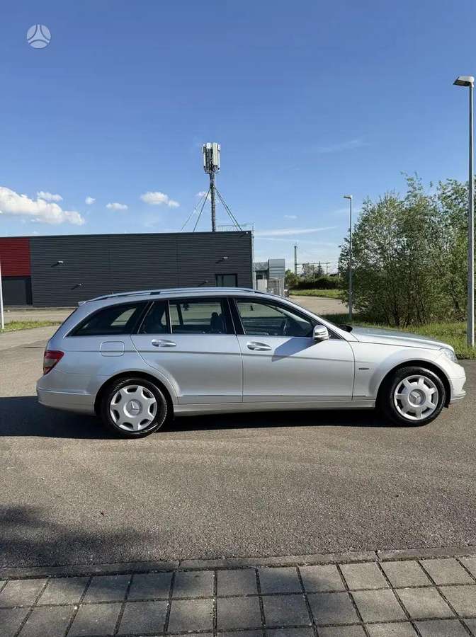Mercedes-Benz C180 2010 — двигун 1796 cm³, 156 HP (115kW)