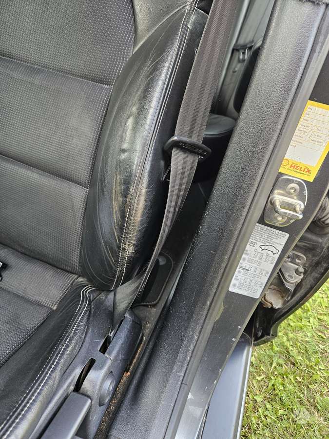 Audi A6 2009 — photo 18