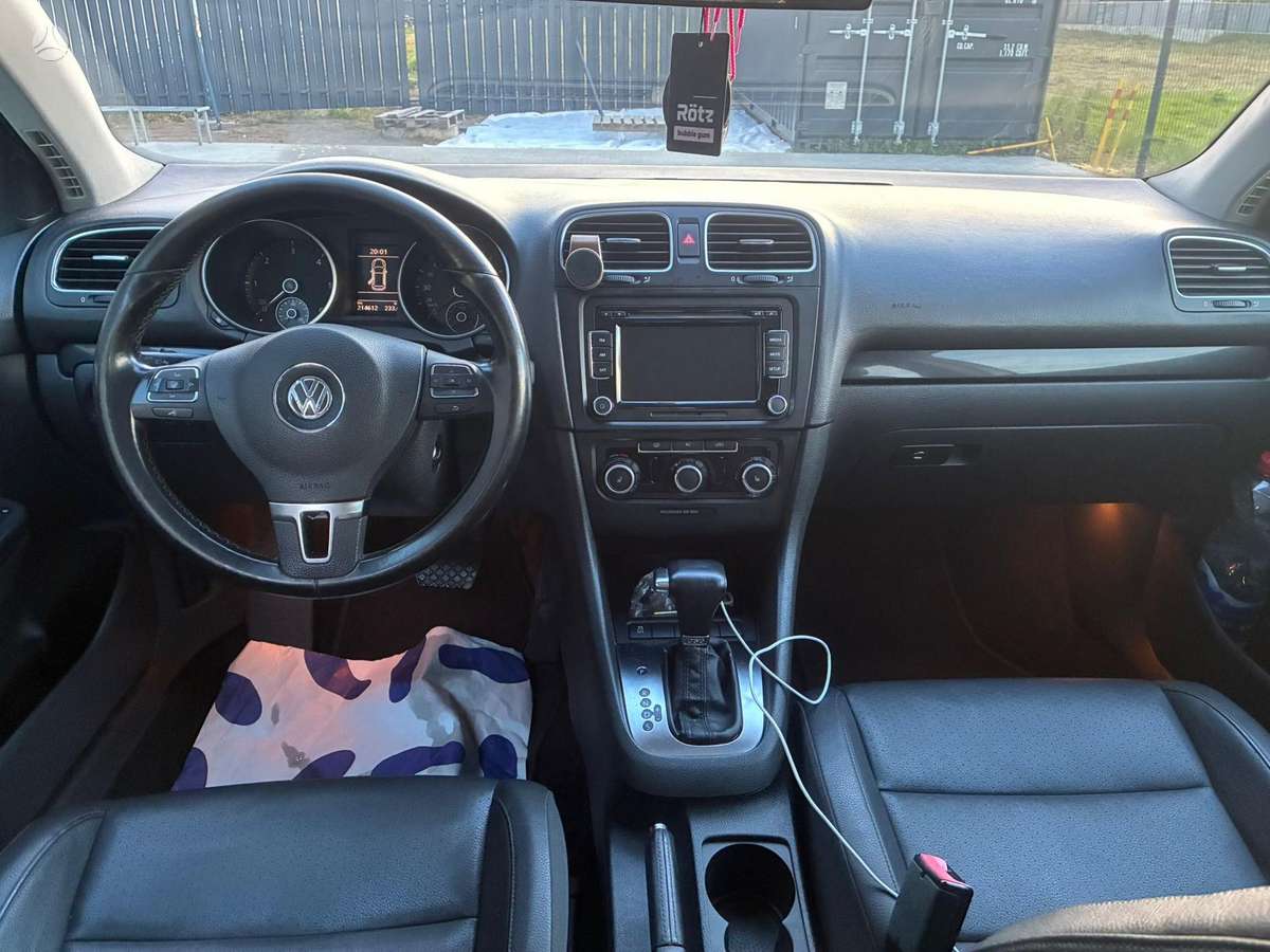Volkswagen Golf 2010 — photo 12