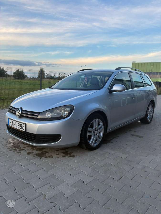 Volkswagen Golf 2010 — rear view