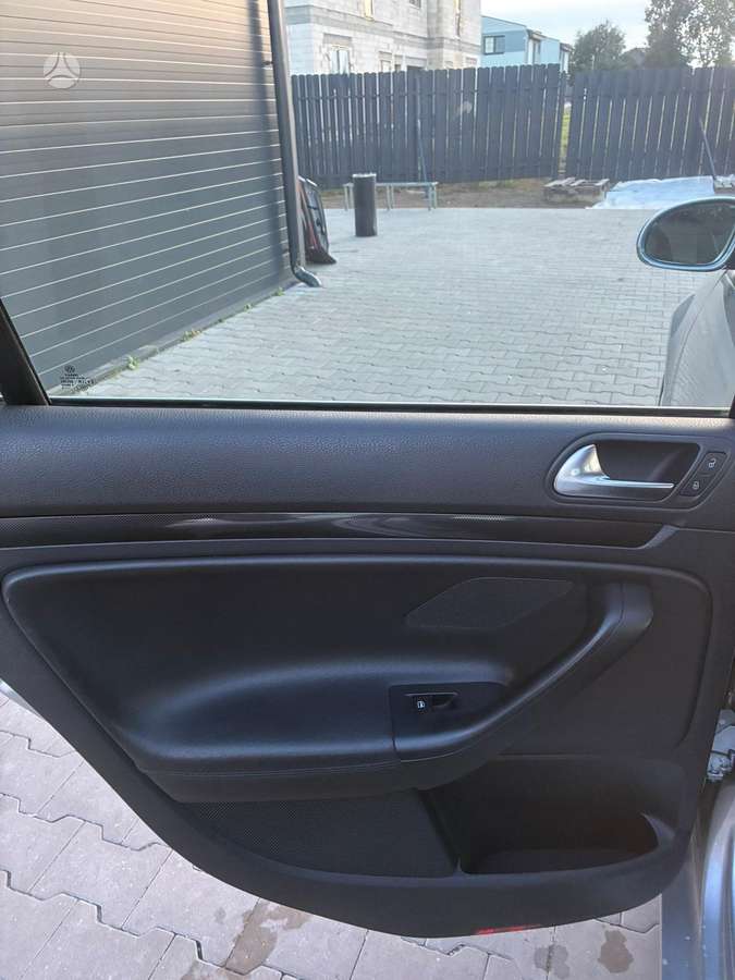 Volkswagen Golf 2010 — photo 21