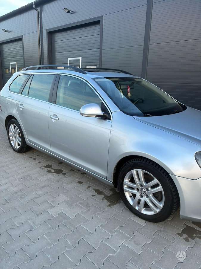 Volkswagen Golf 2010 — interior