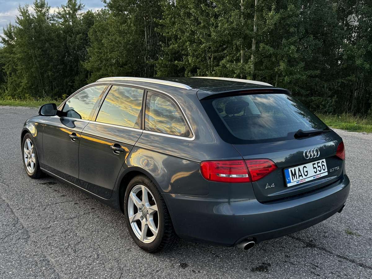 Audi A4 2009 — салон