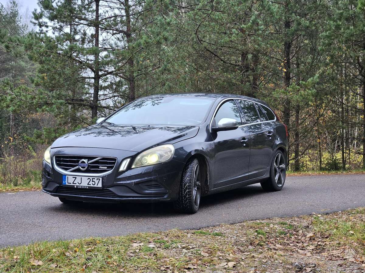 Volvo V60 2011 — rear view