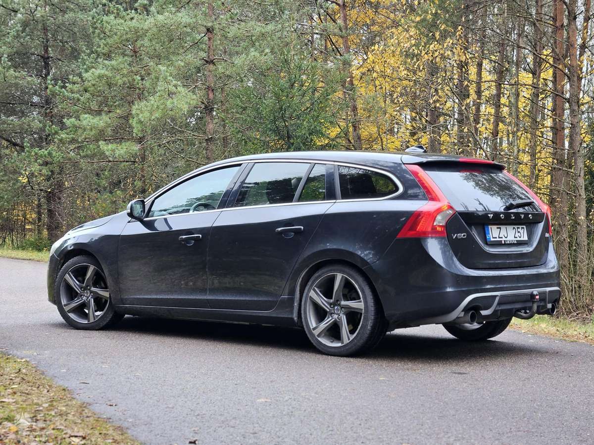 Volvo V60 2011 — interior