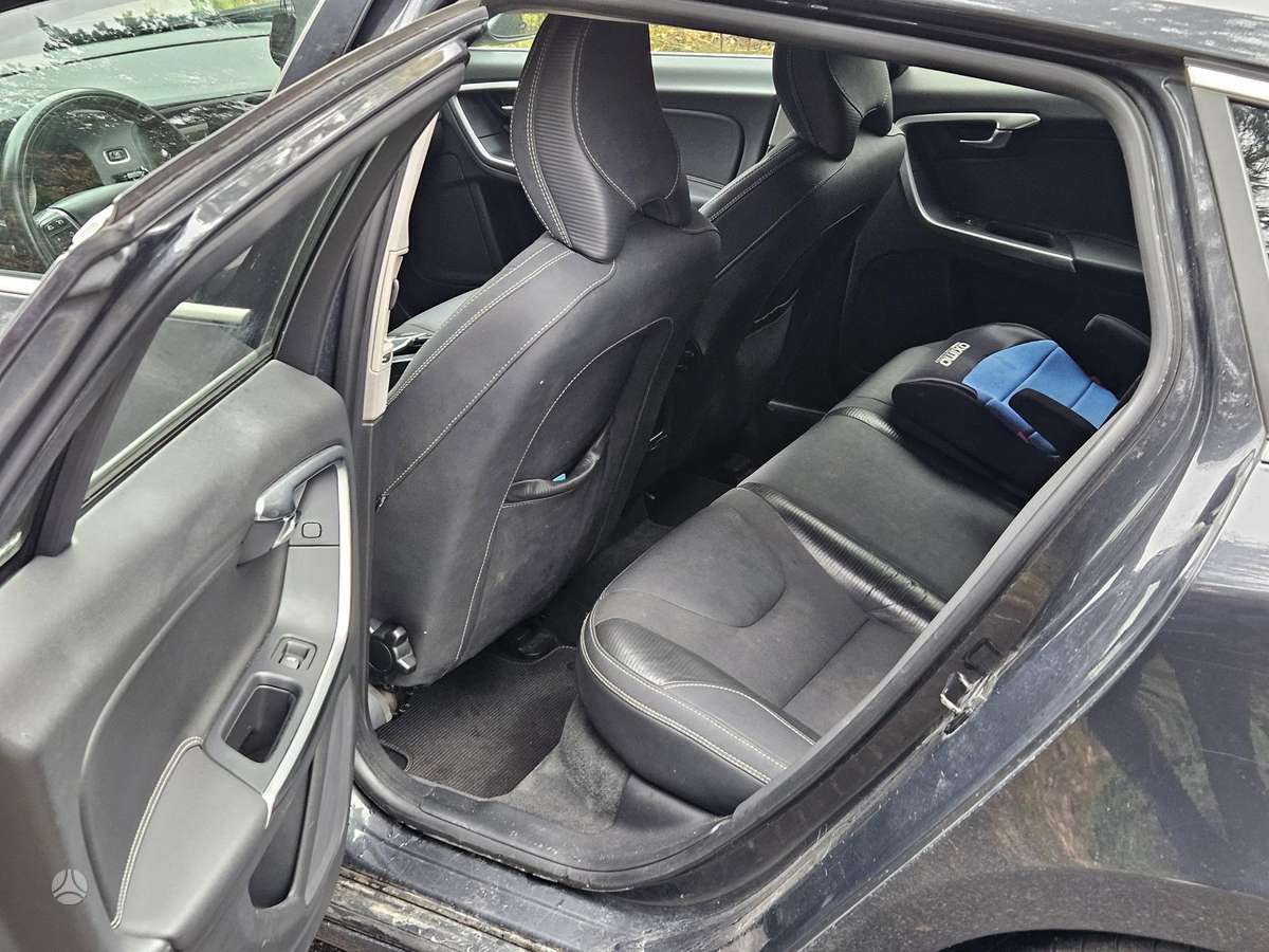 Volvo V60 2011 — photo 9