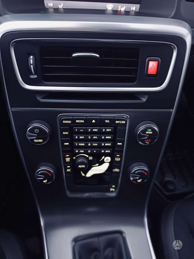 Volvo V60 2011 — photo 10