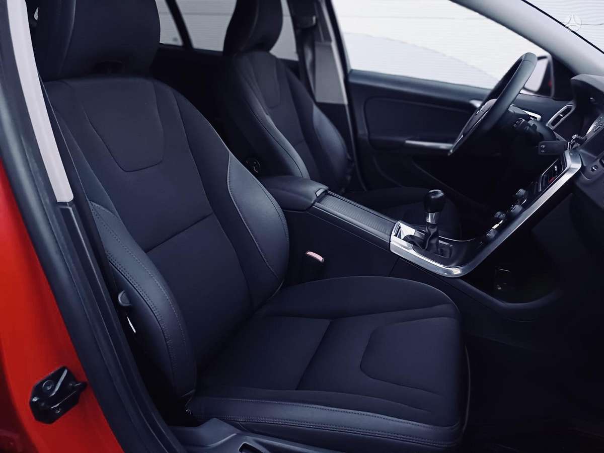 Volvo V60 2011 — photo 14