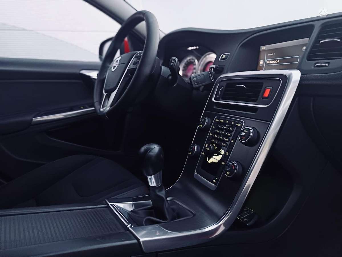 Volvo V60 2011 — photo 18
