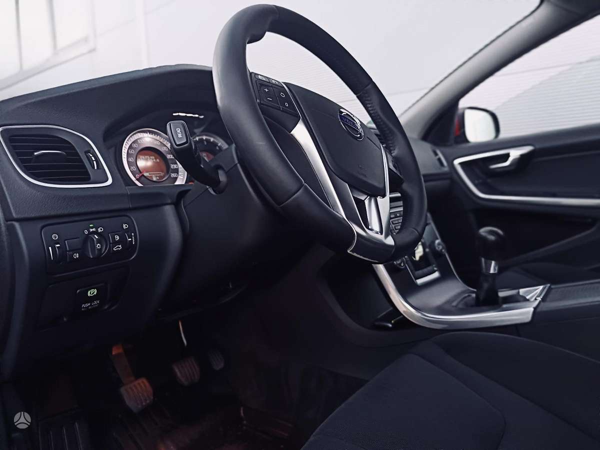 Volvo V60 2011 — photo 26