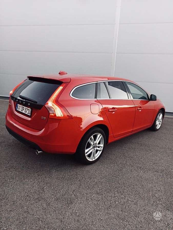 Volvo V60 2011 — interior