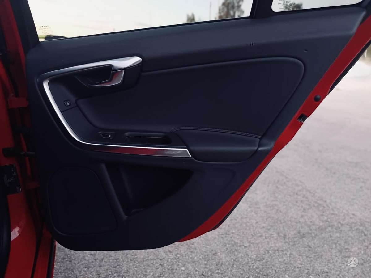 Volvo V60 2011 — photo 32