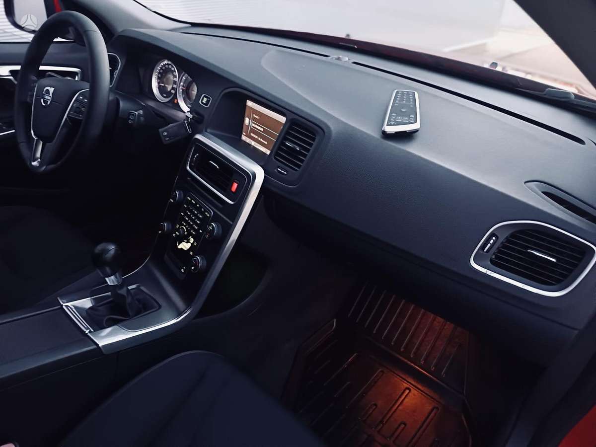 Volvo V60 2011 — photo 41