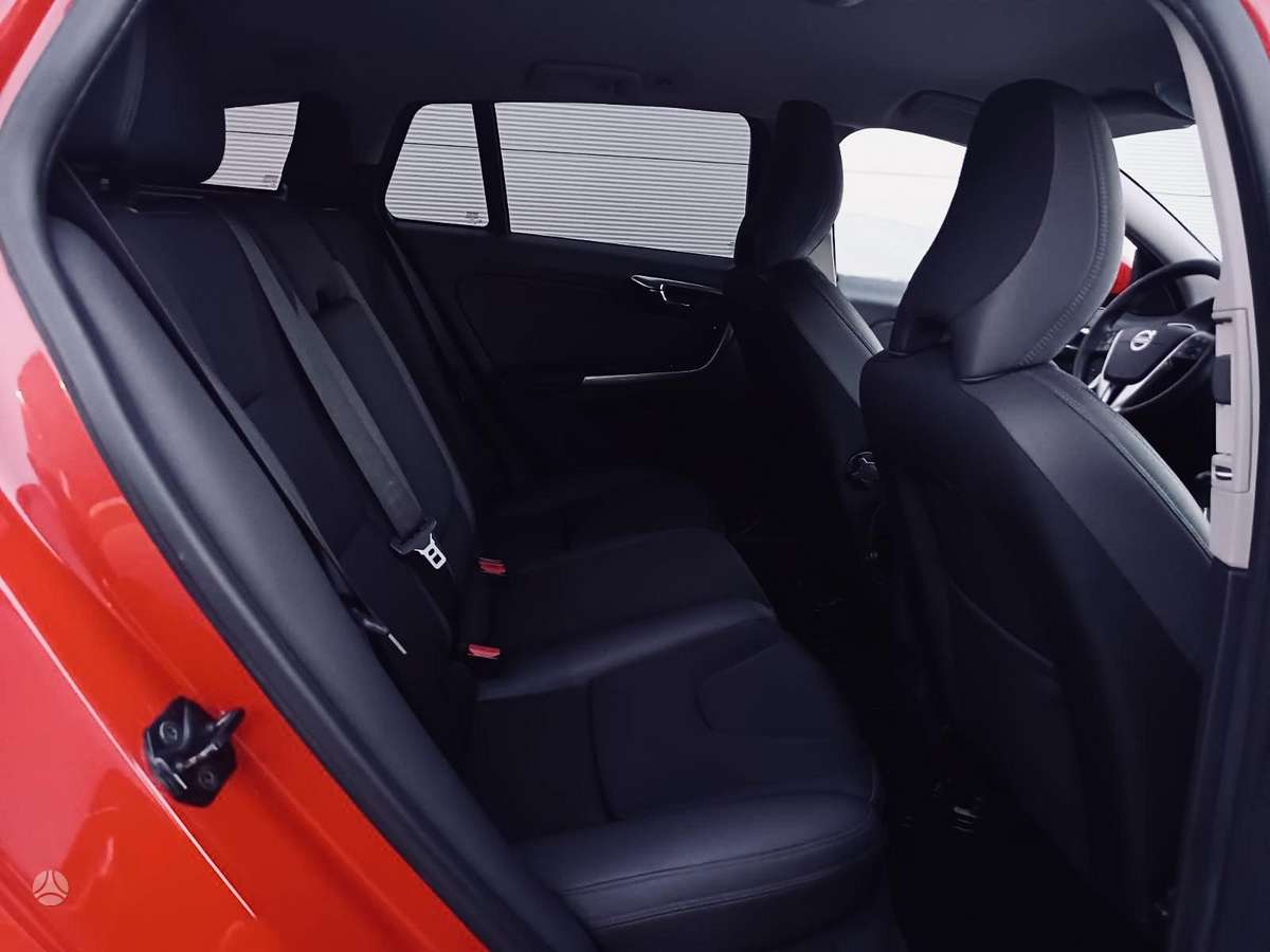 Volvo V60 2011 — photo 42