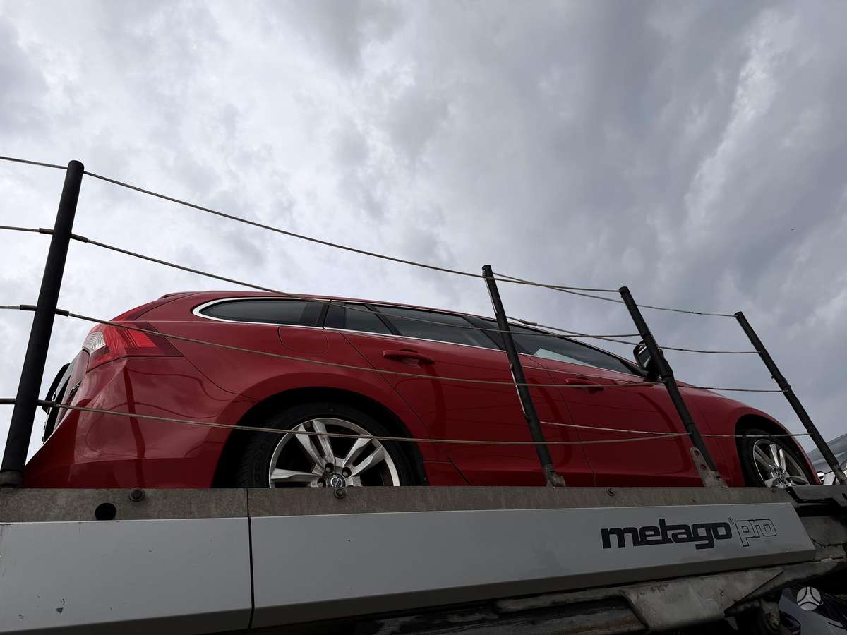 Volvo V60 2011 — photo 48