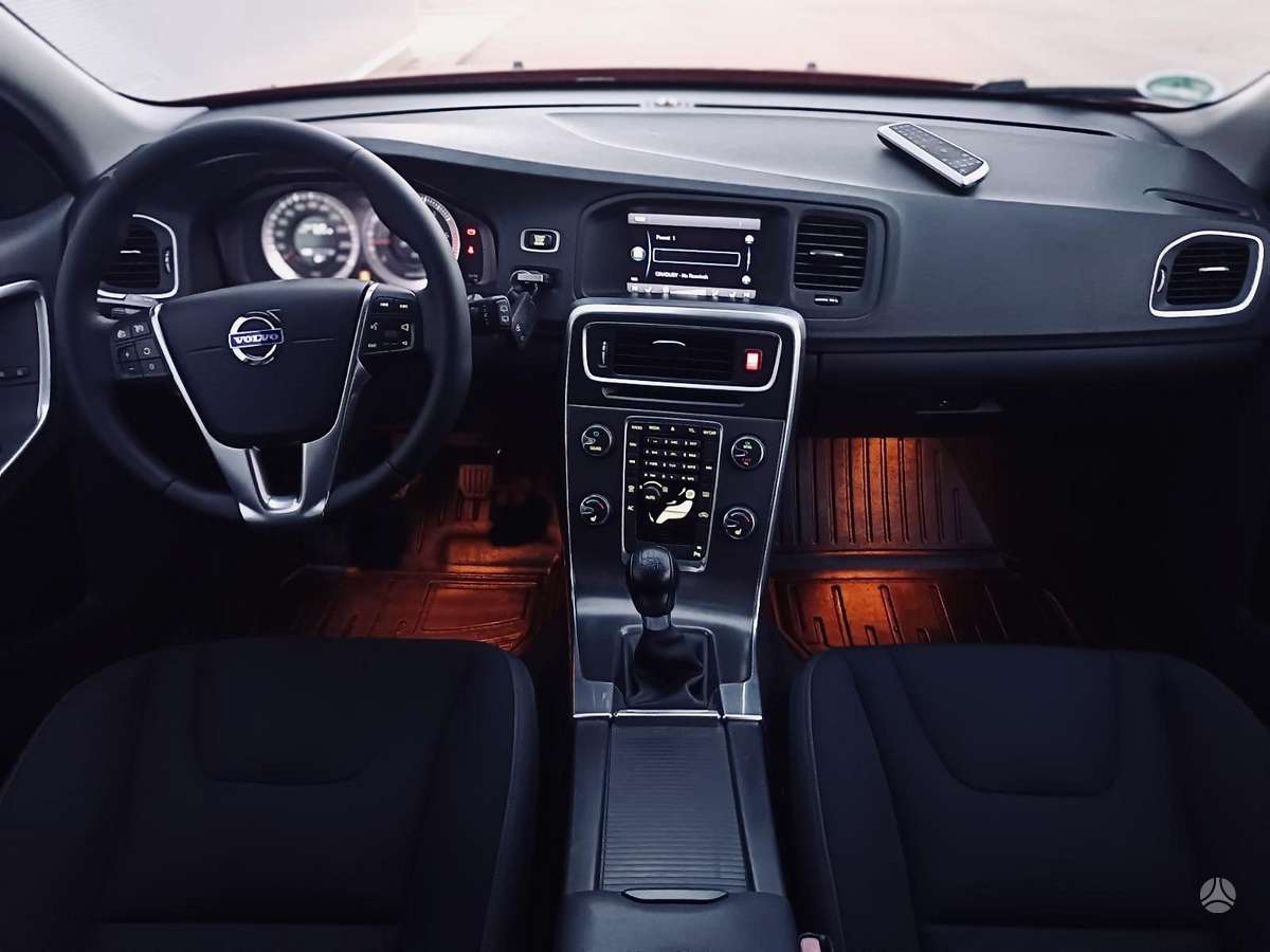 Volvo V60 2011 — photo 8