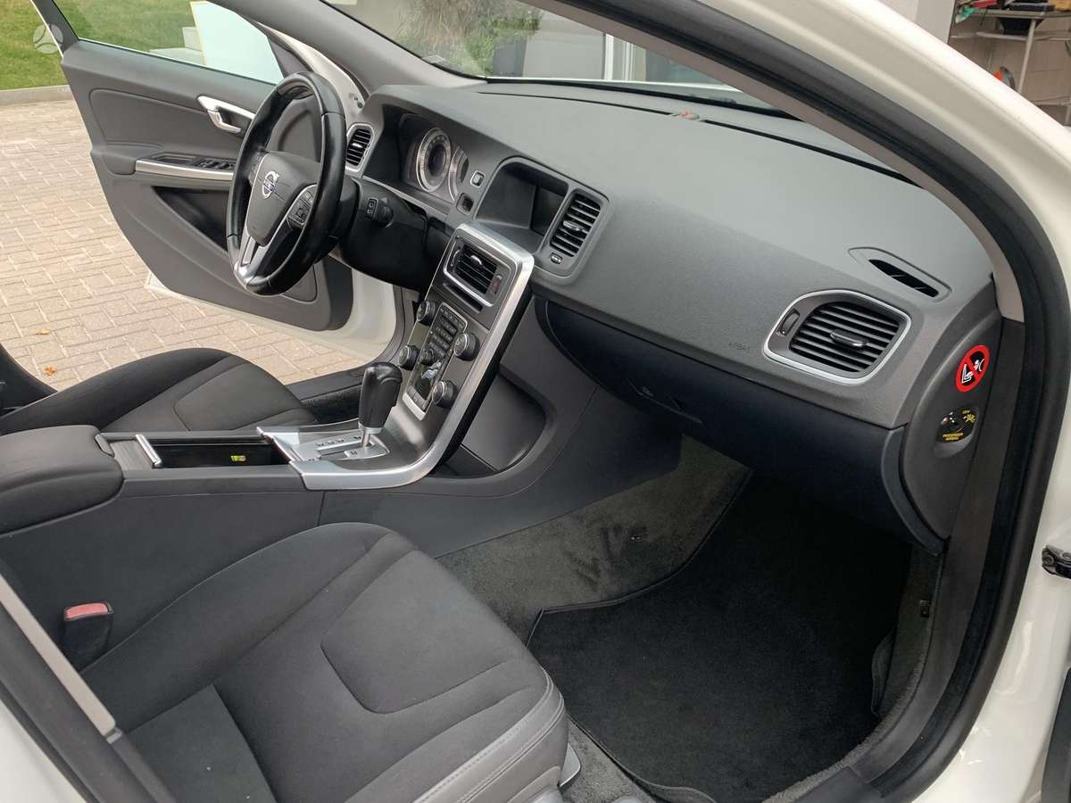 Volvo V60 2012 — photo 12