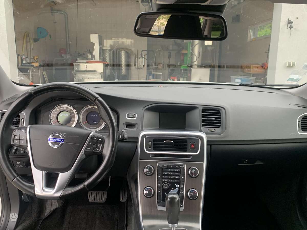 Volvo V60 2012 — photo 14