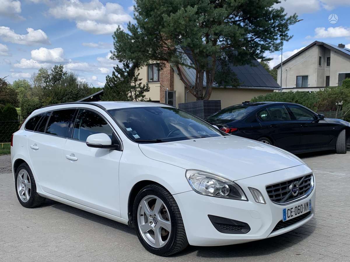 Volvo V60 2012 — interior