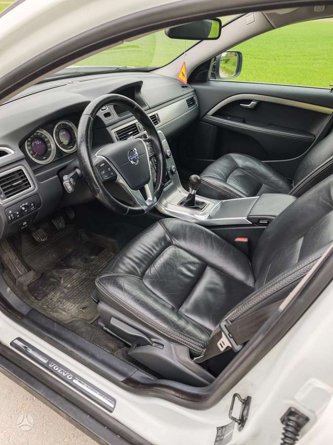 Volvo XC70 2013 — photo 10