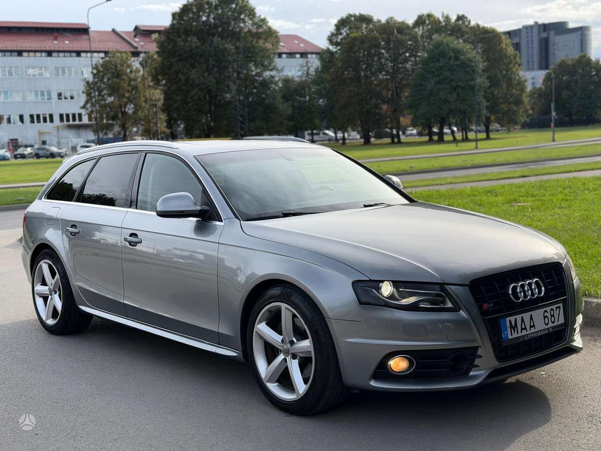 Audi A4 2009 — rear view