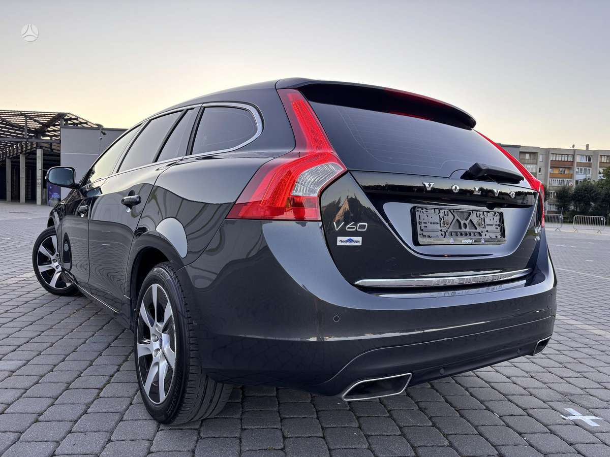 Volvo V60 2013 — photo 10