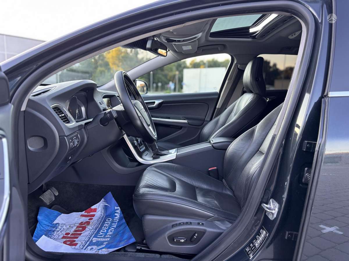 Volvo V60 2013 — photo 18