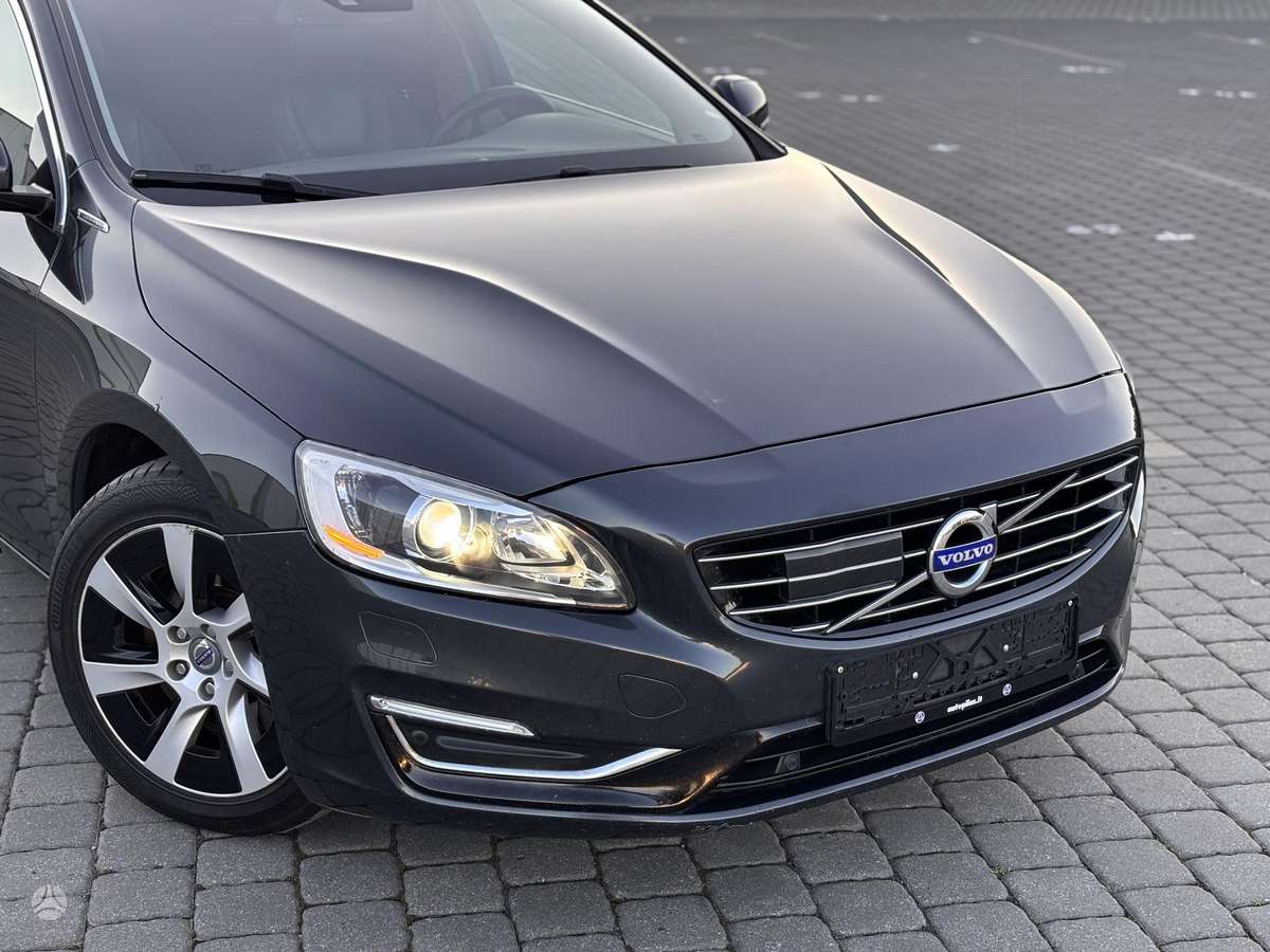 Volvo V60 2013 — rear view