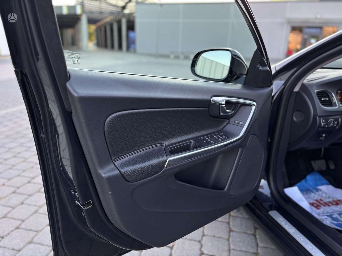 Volvo V60 2013 — photo 20