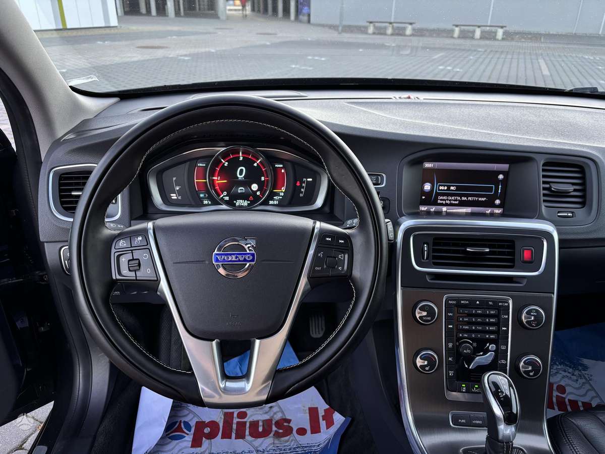 Volvo V60 2013 — photo 21