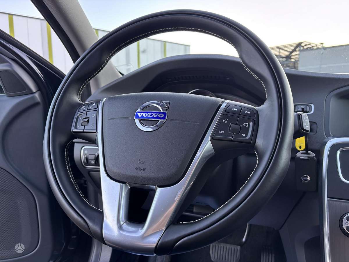 Volvo V60 2013 — photo 22