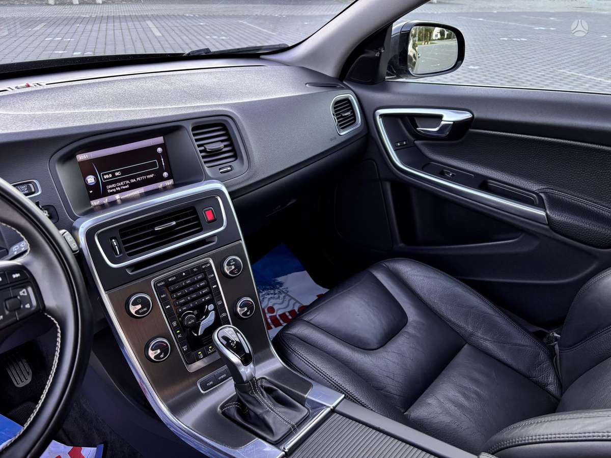 Volvo V60 2013 — photo 23