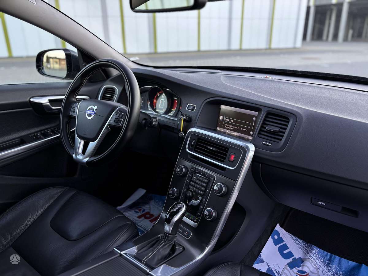 Volvo V60 2013 — photo 25