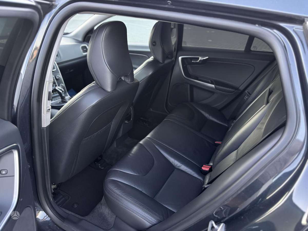 Volvo V60 2013 — photo 28