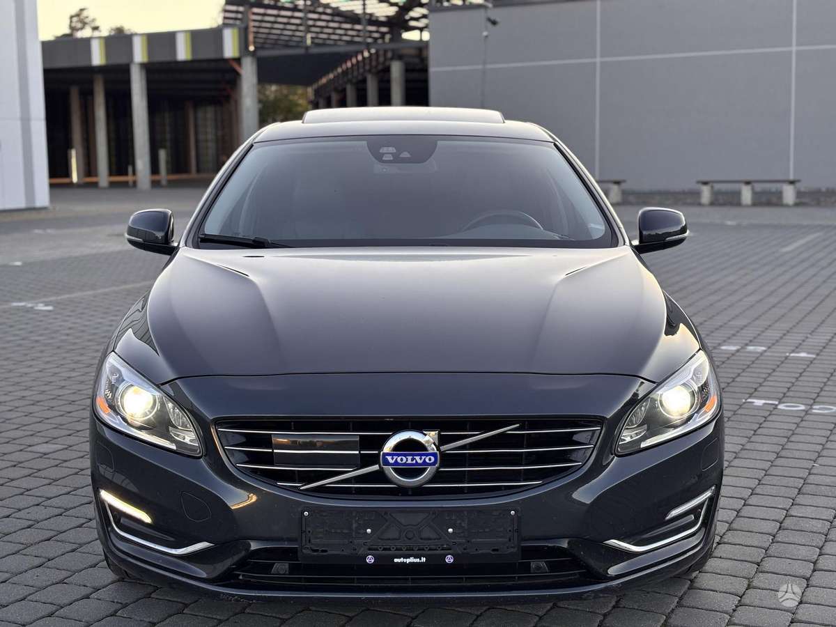 Volvo V60 2013 — interior