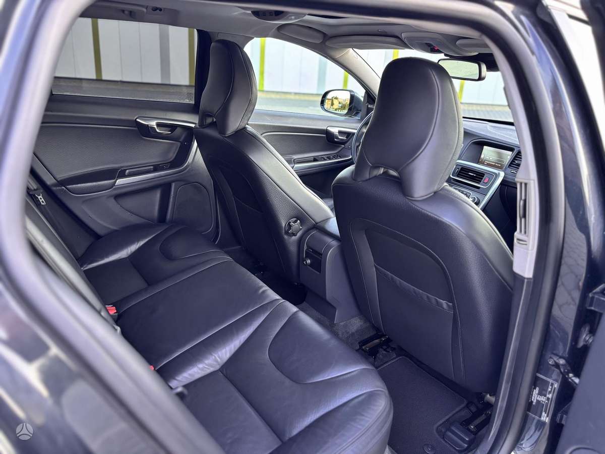 Volvo V60 2013 — photo 31