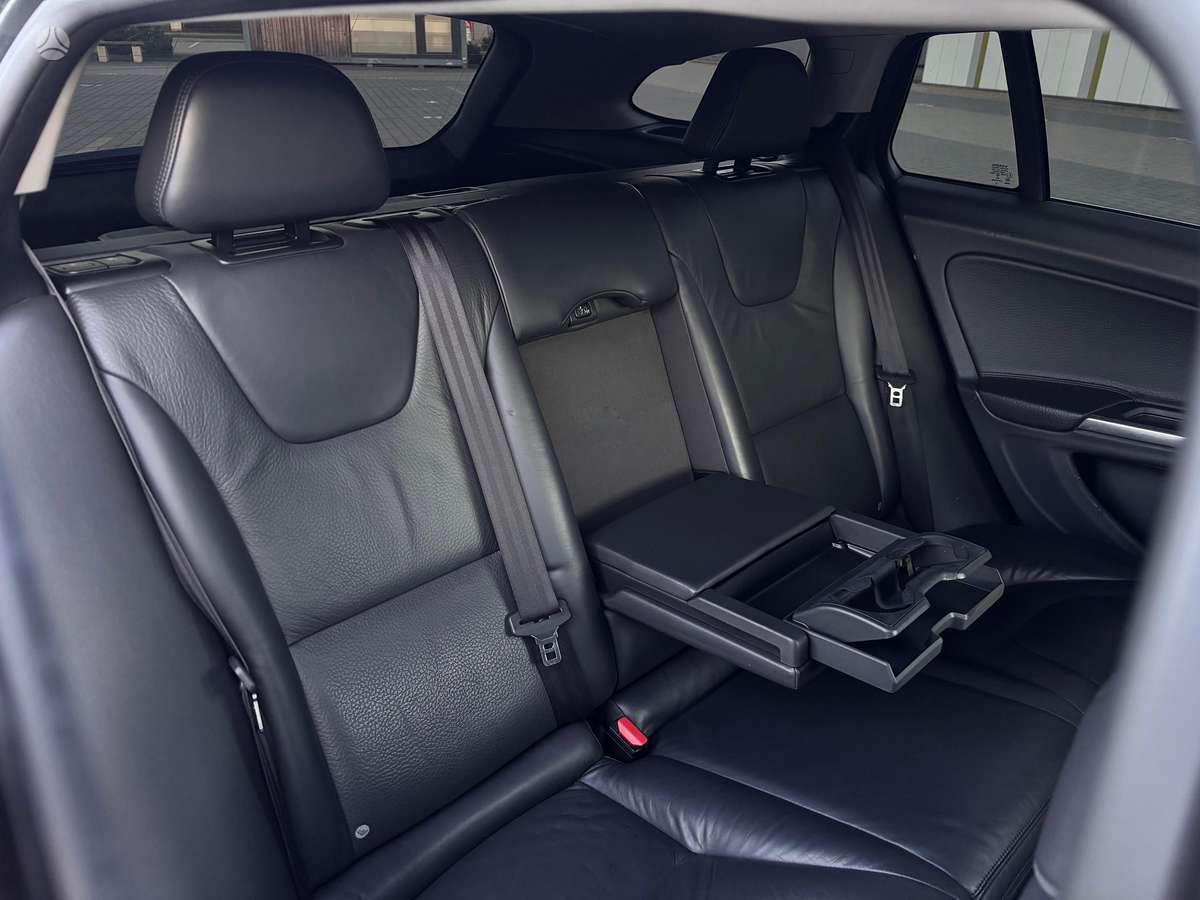 Volvo V60 2013 — photo 32