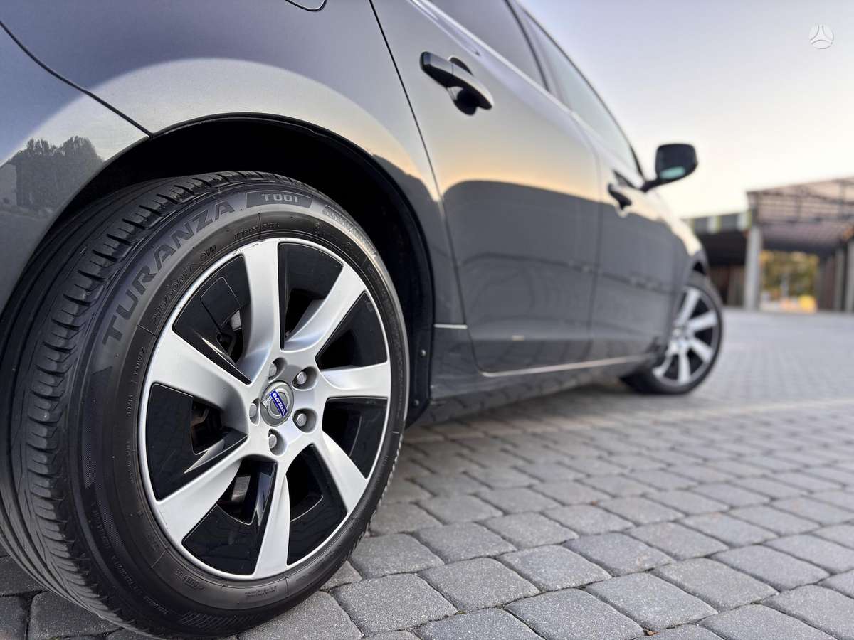 Volvo V60 2013 — photo 37