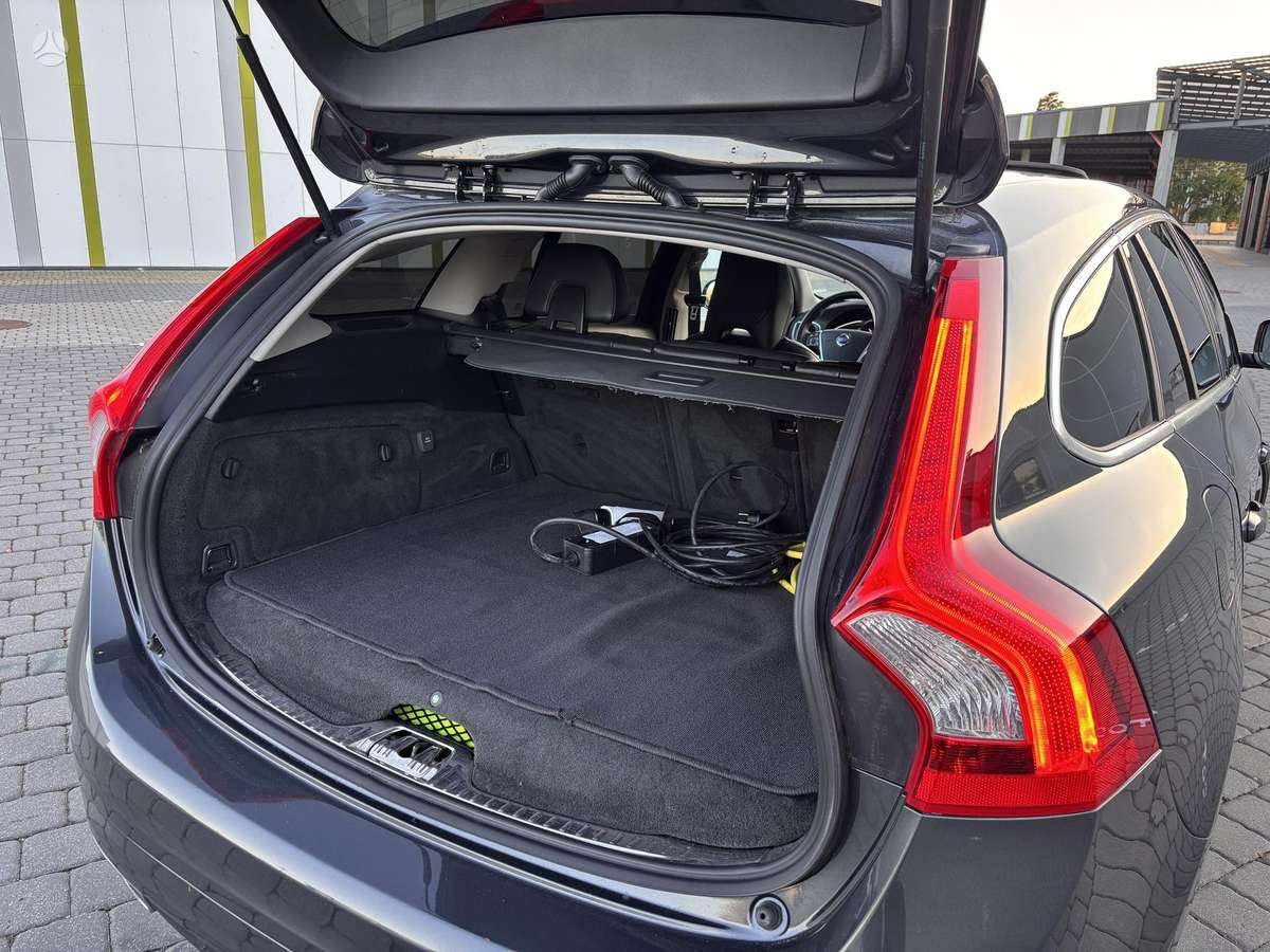 Volvo V60 2013 — photo 38