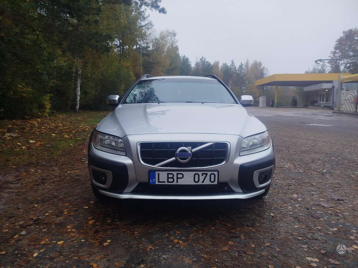 Volvo XC70 2010 — салон