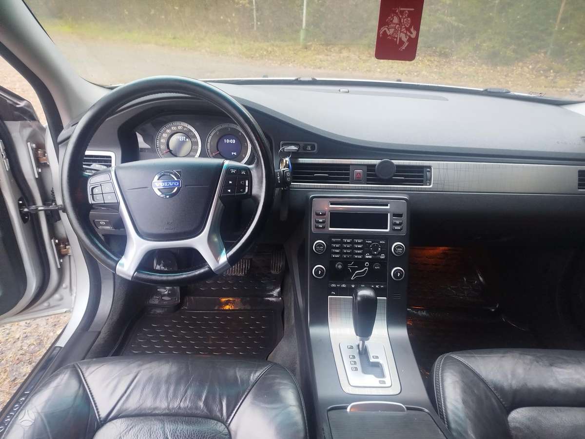 Volvo XC70 2010 — двигун 2400 cm³, 175 HP (129kW)