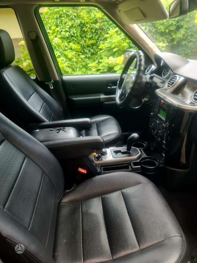 Land Rover 2009 — engine