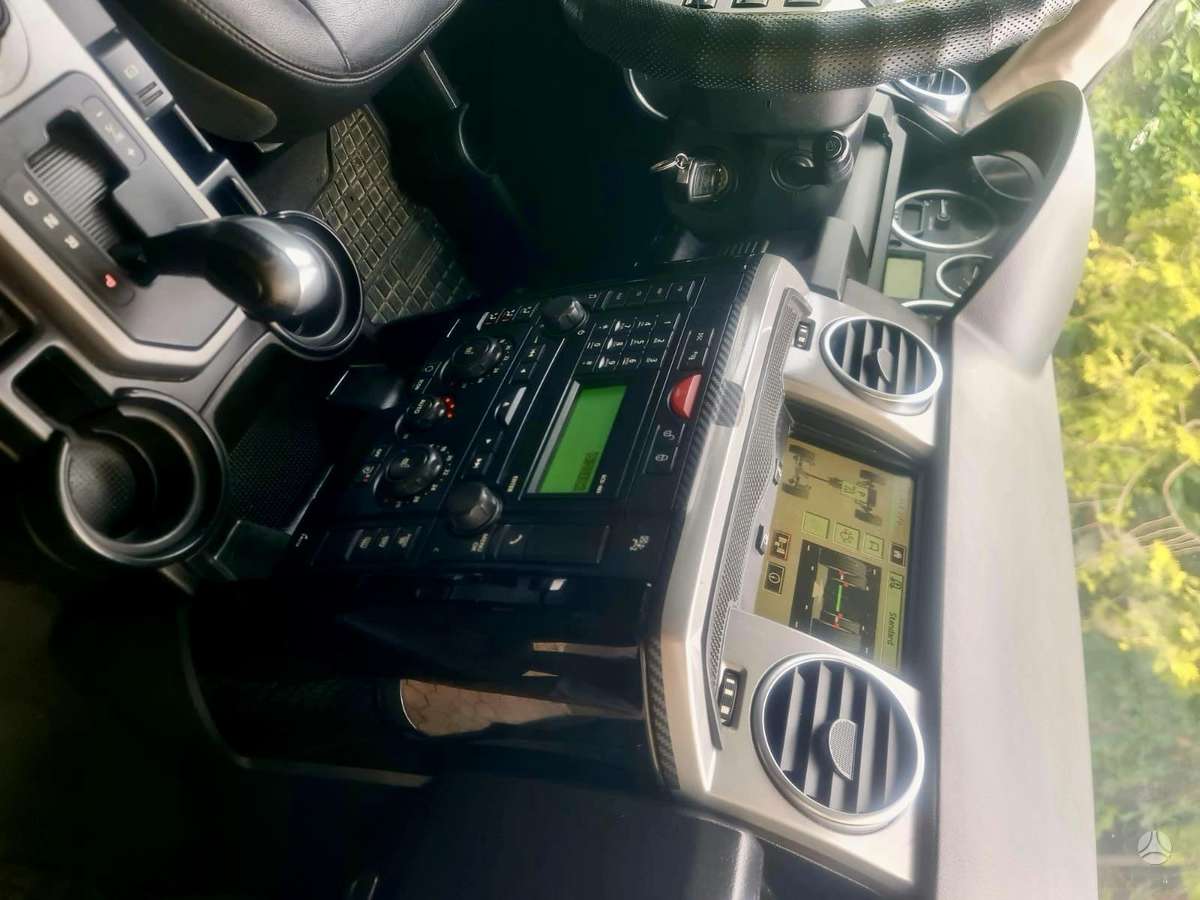 Land Rover 2009 — photo 8